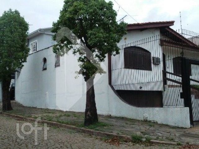 Casa com 378m², 3 dormitórios, 1 suíte, 6 vagas, Vila Ipiranga em Porto Alegre
