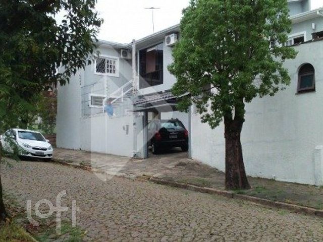 Casa com 378m², 3 dormitórios, 1 suíte, 6 vagas, Vila Ipiranga em Porto Alegre