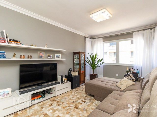 Apartamento com 71m², 2 dormitórios, 1 suíte, 2 vagas, Petrópolis em Porto Alegre