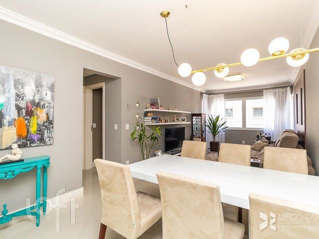 Apartamento com 71m², 2 dormitórios, 1 suíte, 2 vagas, Petrópolis em Porto Alegre