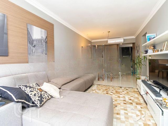 Apartamento com 71m², 2 dormitórios, 1 suíte, 2 vagas, Petrópolis em Porto Alegre