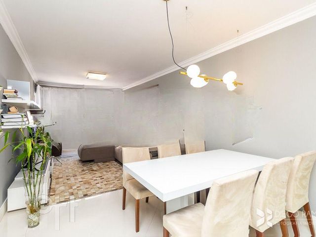 Apartamento com 71m², 2 dormitórios, 1 suíte, 2 vagas, Petrópolis em Porto Alegre