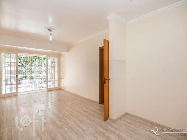 Casa com 220m², 3 dormitórios, 1 suíte, 4 vagas, Petrópolis em Porto Alegre