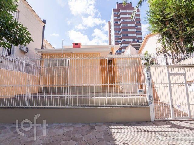 Casa com 220m², 3 dormitórios, 1 suíte, 4 vagas, Petrópolis em Porto Alegre