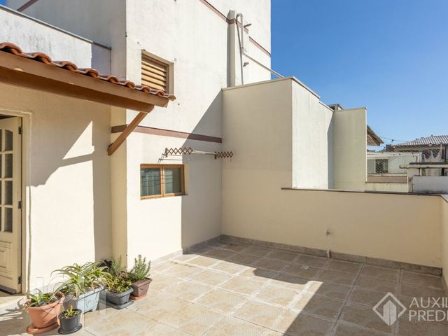 Apartamento com 156m², 3 dormitórios, 1 suíte, 1 vaga, Petrópolis em Porto Alegre