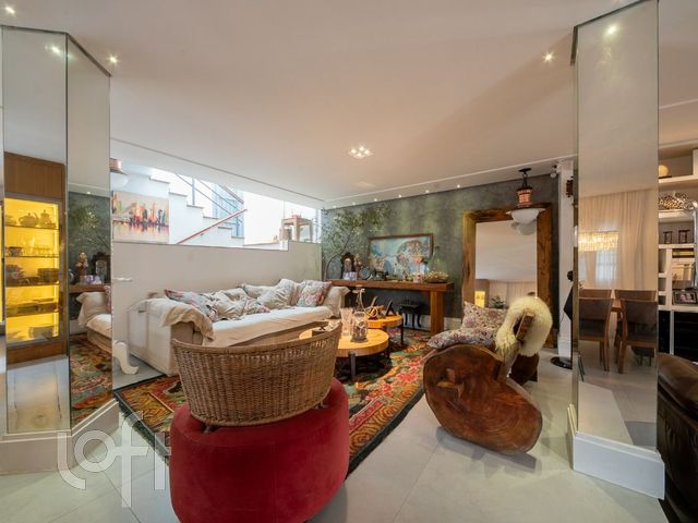 Casa com 680m², 4 dormitórios, 3 suítes, Chácara das Pedras em Porto Alegre