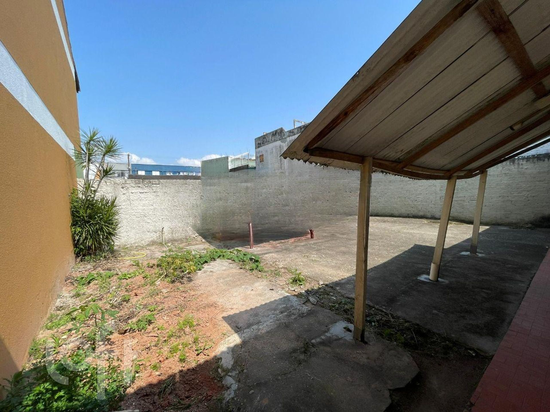Casa Residencial com 739m², 3 quartos, 1 suíte, 4 garagens, no bairro Capoeiras em Florianópolis