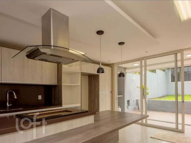 Casa com 200m², 4 dormitórios, Vila Ipiranga em Porto Alegre