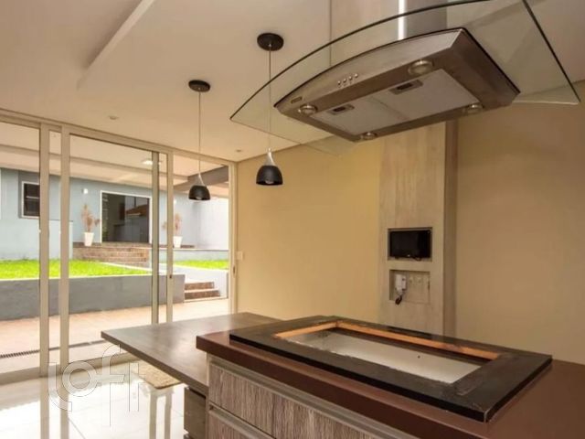 Casa com 200m², 4 dormitórios, Vila Ipiranga em Porto Alegre