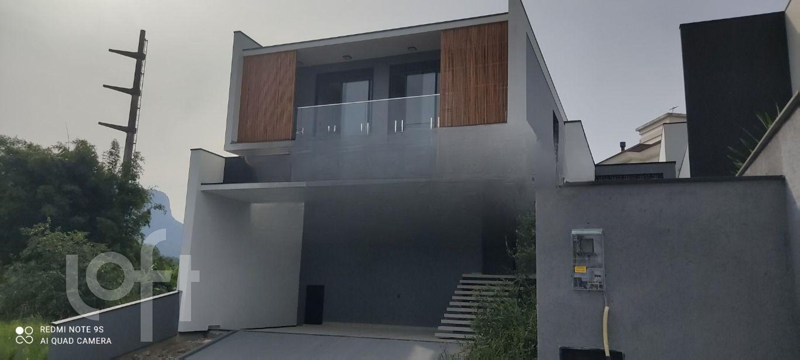Casa Residencial com 330m², 3 quartos, 3 suítes, 4 garagens, no bairro Cidade Universitaria Pedra Branca em Palhoça