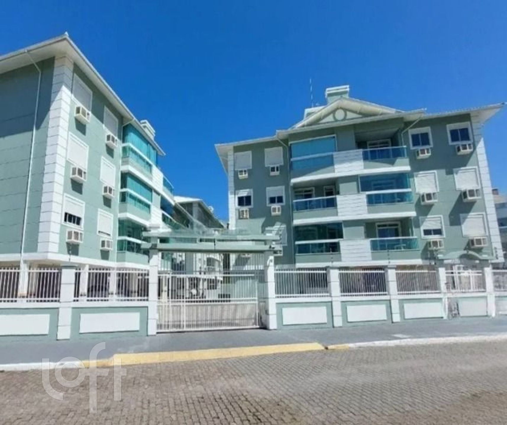 Apartamento à venda em Ingleses com 107 m², 3 quartos, 1 suíte, 1 vaga