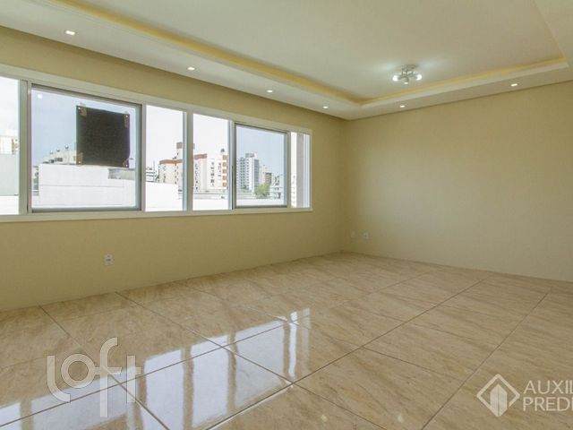 Apartamento com 111m², 3 dormitórios, 1 suíte, Santa Cecília em Porto Alegre