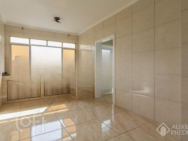 Apartamento com 111m², 3 dormitórios, 1 suíte, Santa Cecília em Porto Alegre