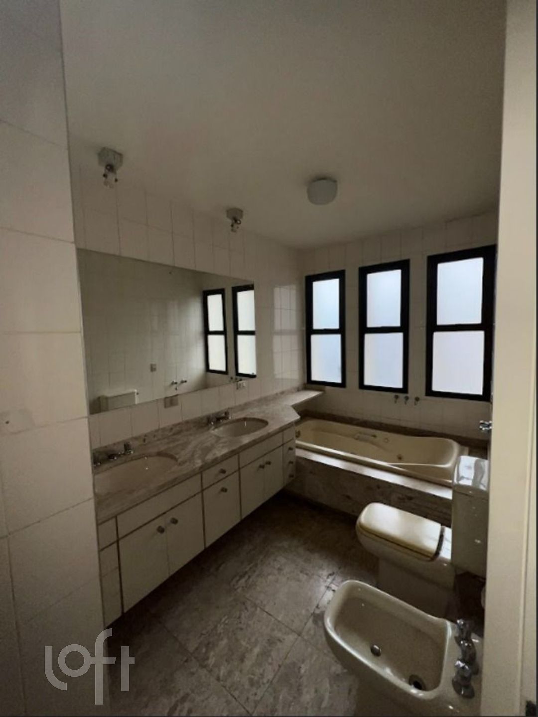 Apartamento à venda com 3 quartos, 200m² - Foto 6