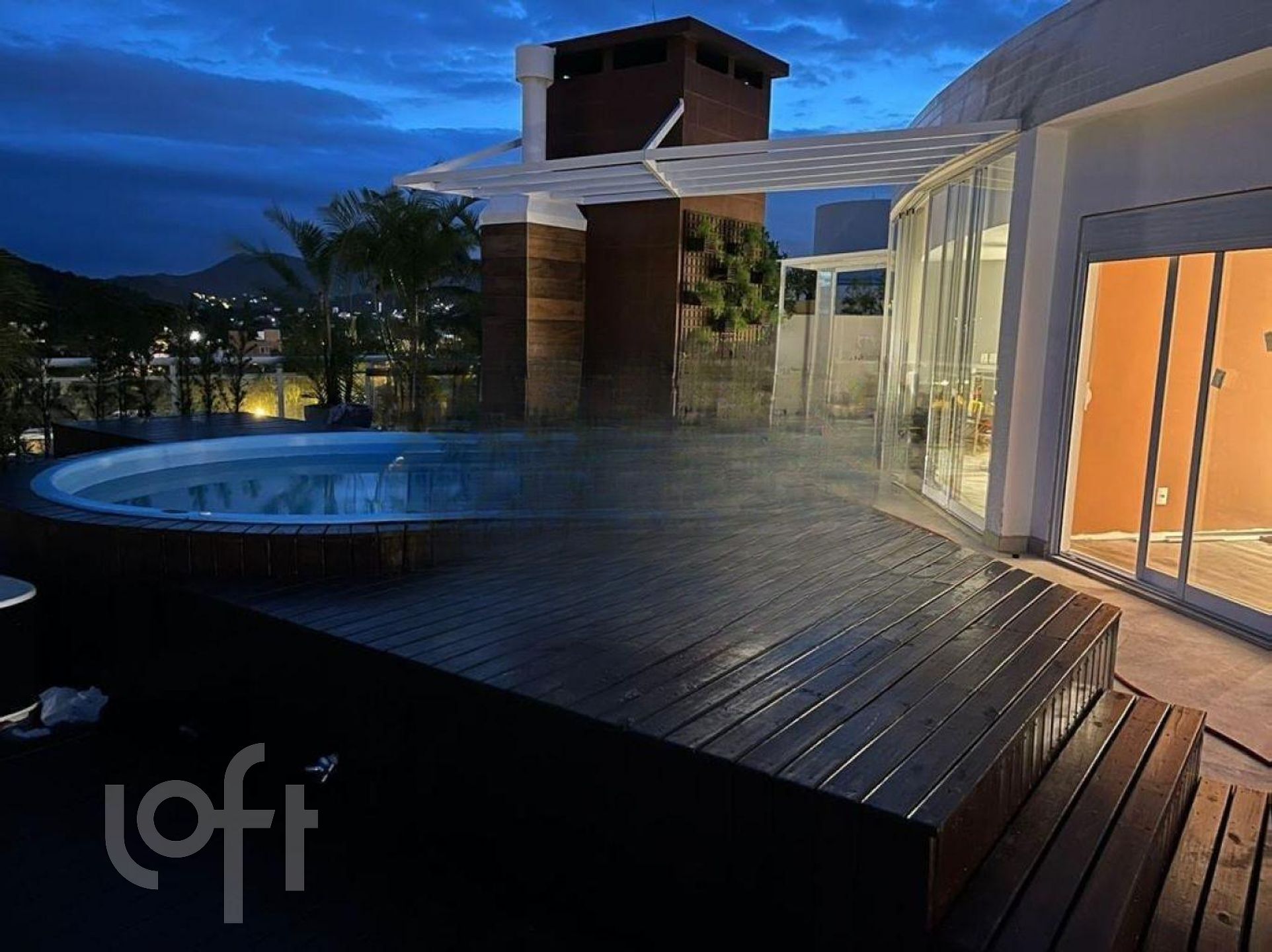 Apartamento à venda em Ponta das Canas com 318 m², 3 quartos, 1 suíte