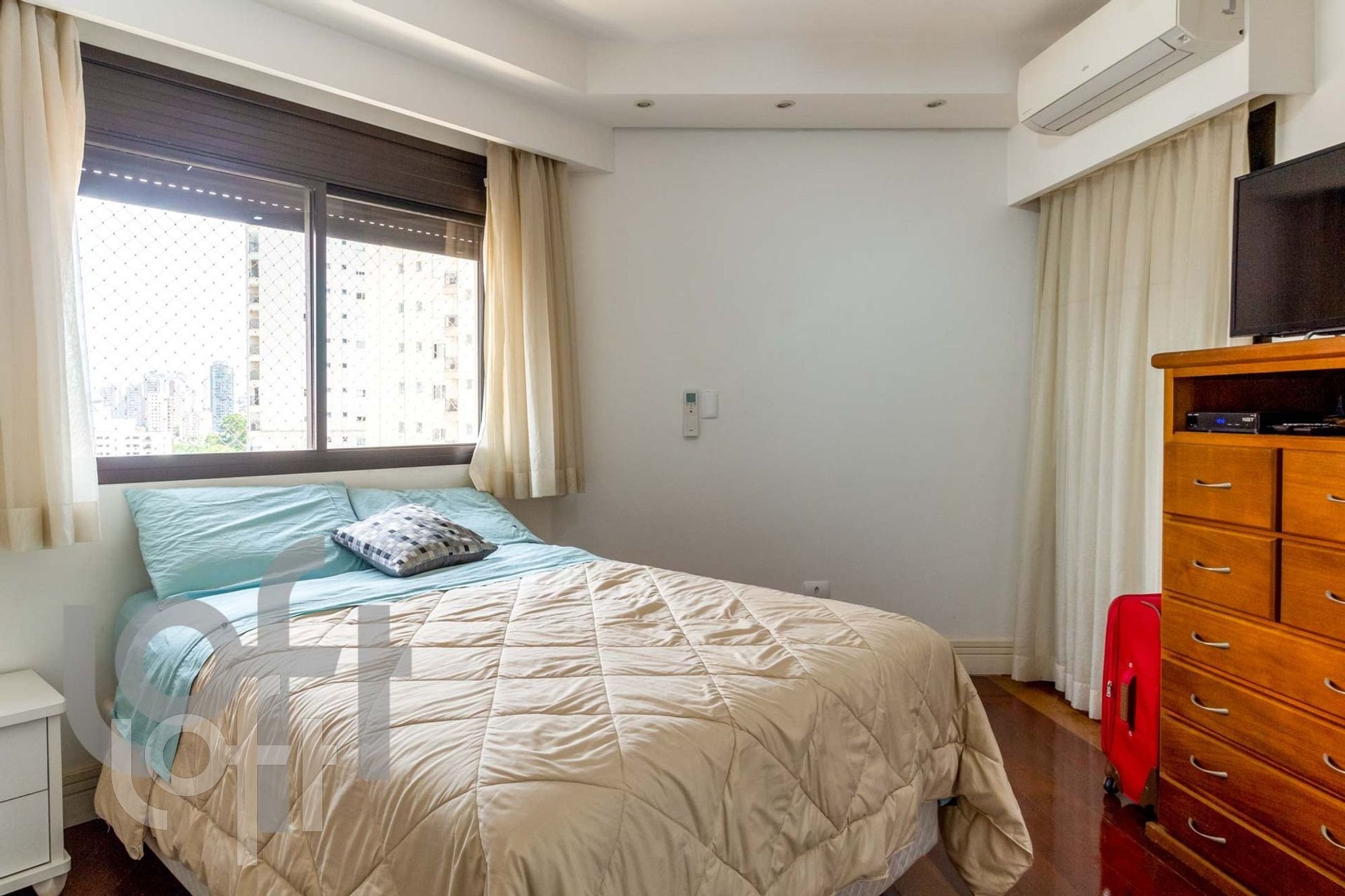 Apartamento à venda com 4 quartos, 190m² - Foto 9