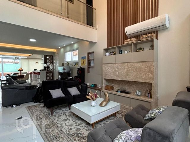 Casa com 343m², 3 dormitórios, 3 suítes, 2 vagas, Jardim Botânico em Porto Alegre