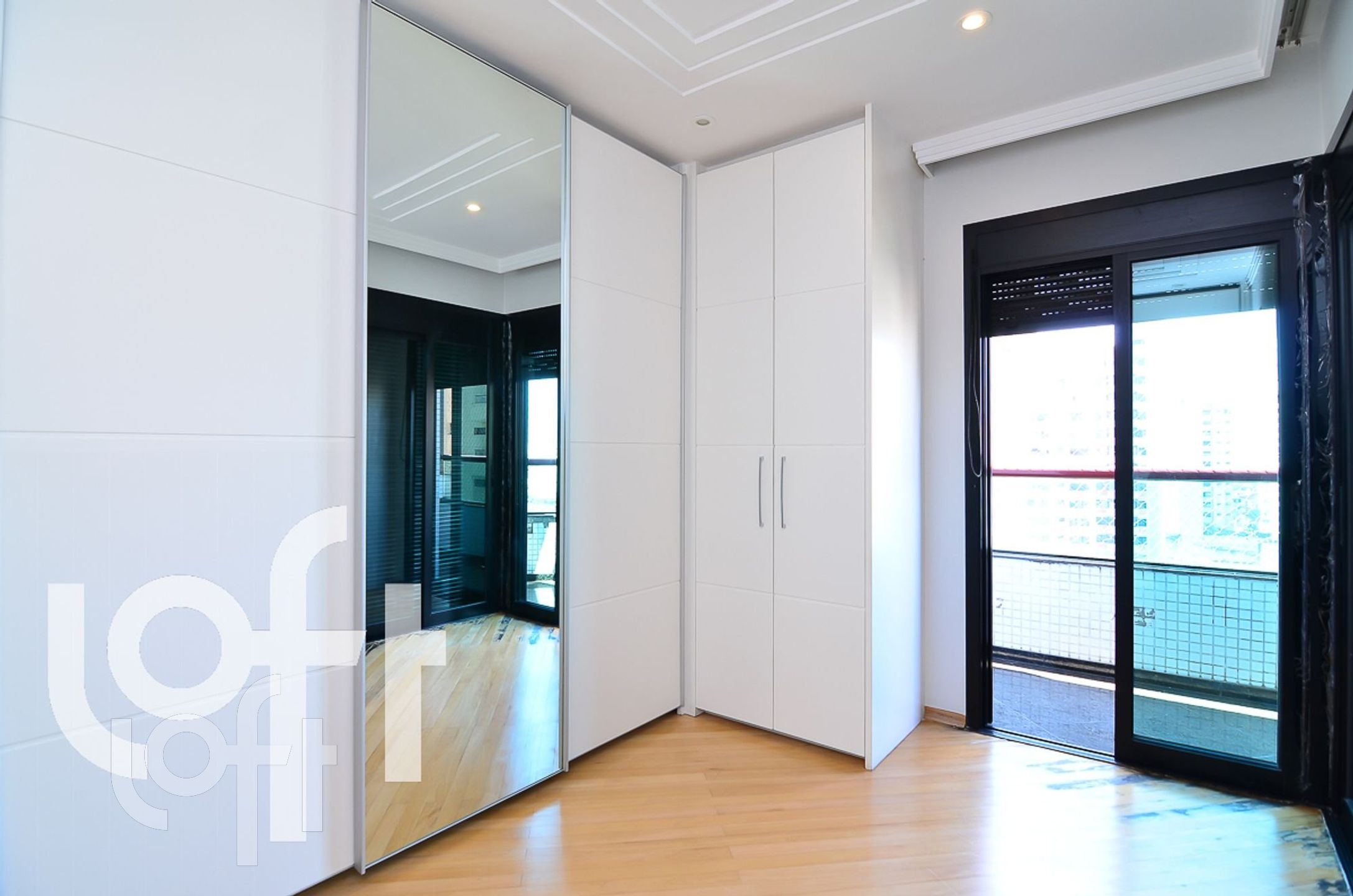 Apartamento à venda com 3 quartos, 258m² - Foto 7