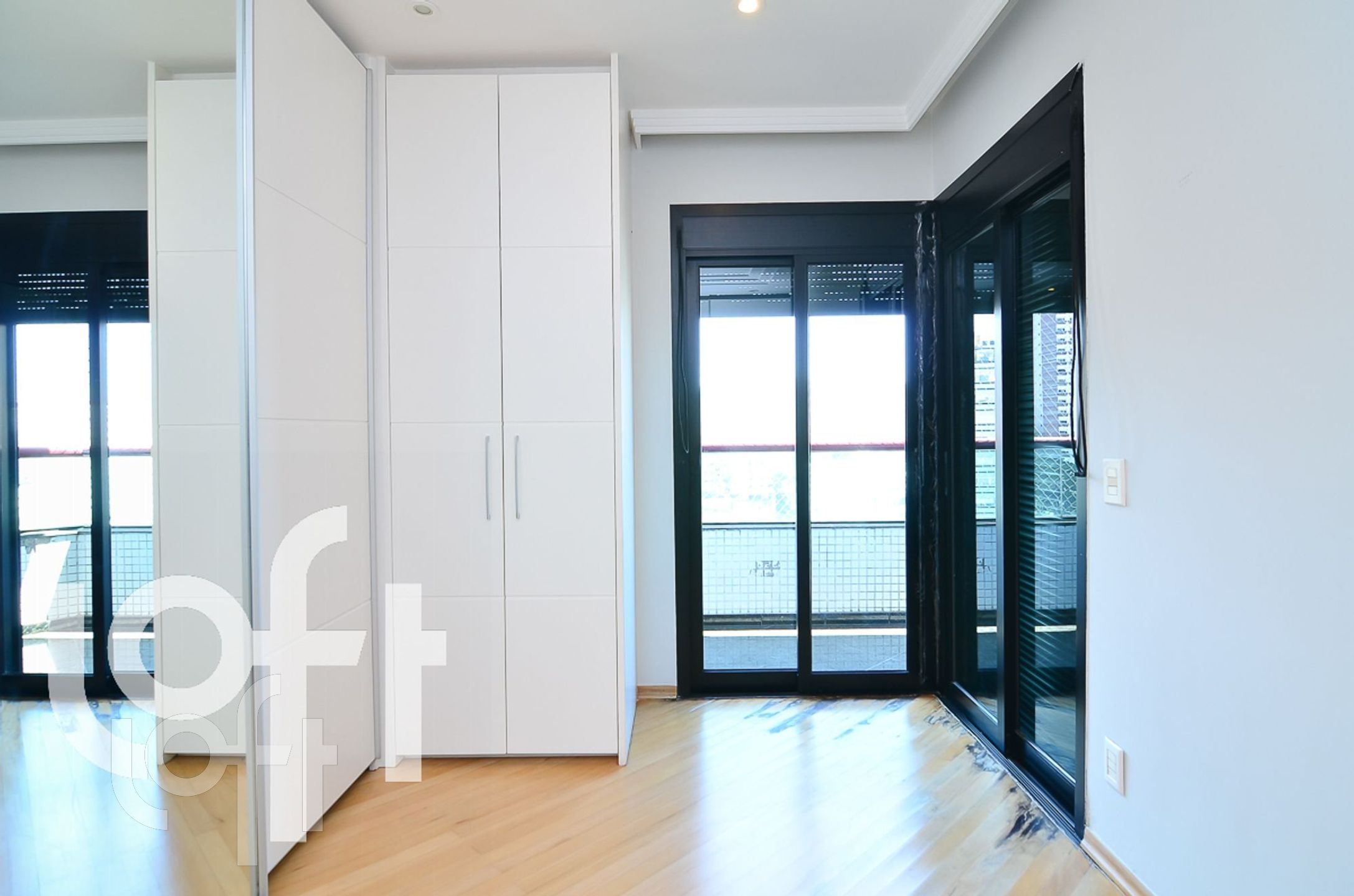 Apartamento à venda com 3 quartos, 258m² - Foto 8