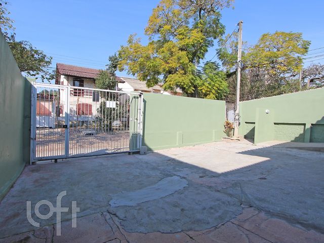 Casa com 270m², 5 dormitórios, 2 vagas, Vila Ipiranga em Porto Alegre