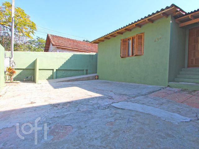 Casa com 270m², 5 dormitórios, 2 vagas, Vila Ipiranga em Porto Alegre