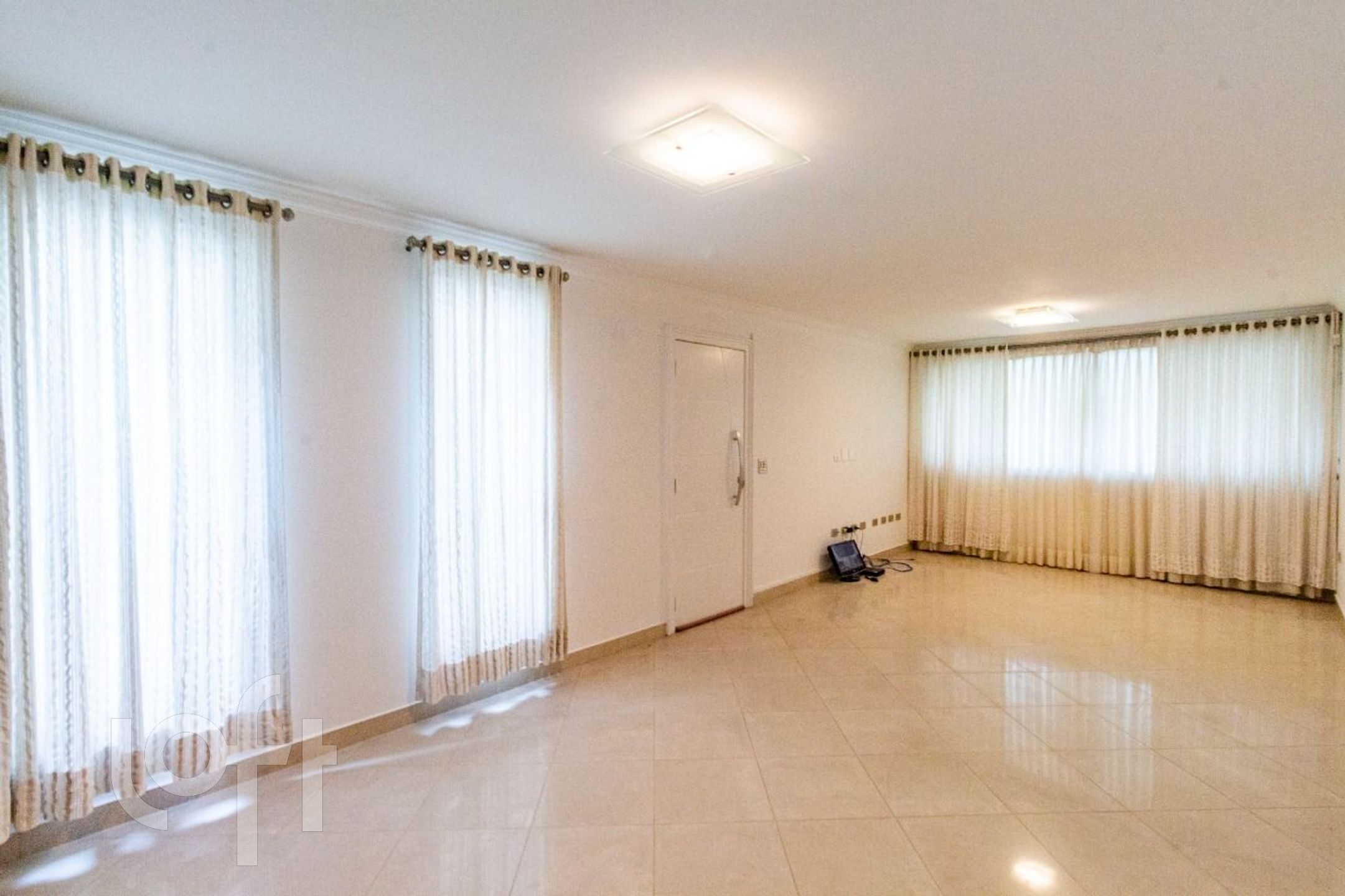 Casa à venda em Vila Sônia com 200 m², 3 quartos, 3 suítes, 4 vagas