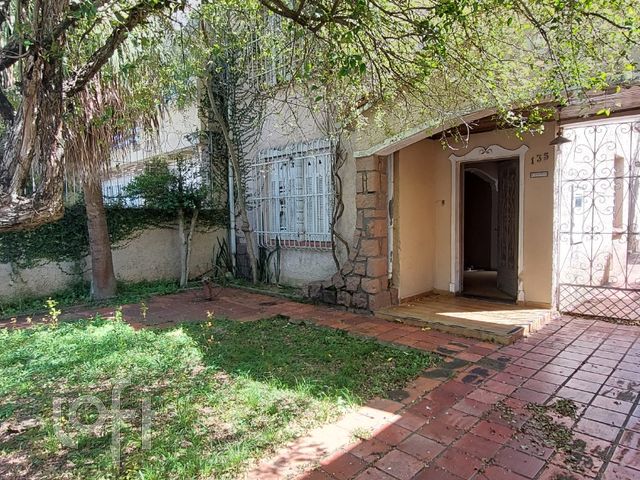 Casa com 250m², 3 dormitórios, 1 suíte, 6 vagas, Menino Deus em Porto Alegre