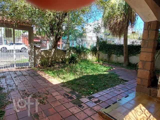 Casa com 250m², 3 dormitórios, 1 suíte, 6 vagas, Menino Deus em Porto Alegre