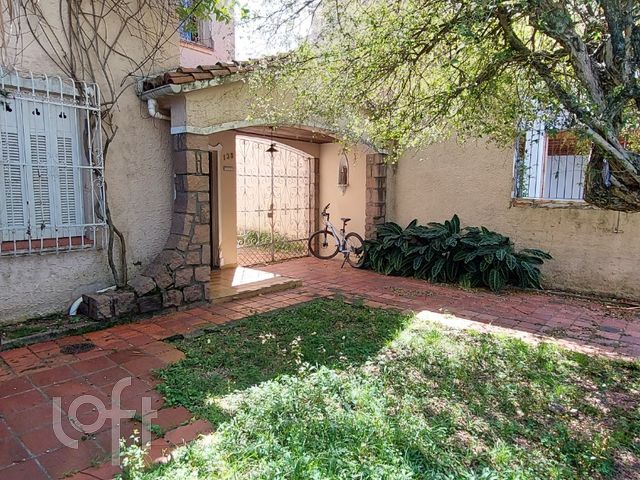 Casa com 250m², 3 dormitórios, 1 suíte, 6 vagas, Menino Deus em Porto Alegre