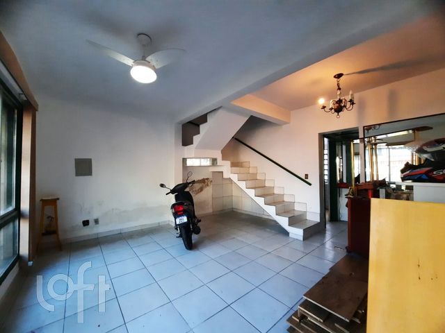 Casa com 130m², 3 dormitórios, 1 suíte, 2 vagas, Jardim Botânico em Porto Alegre