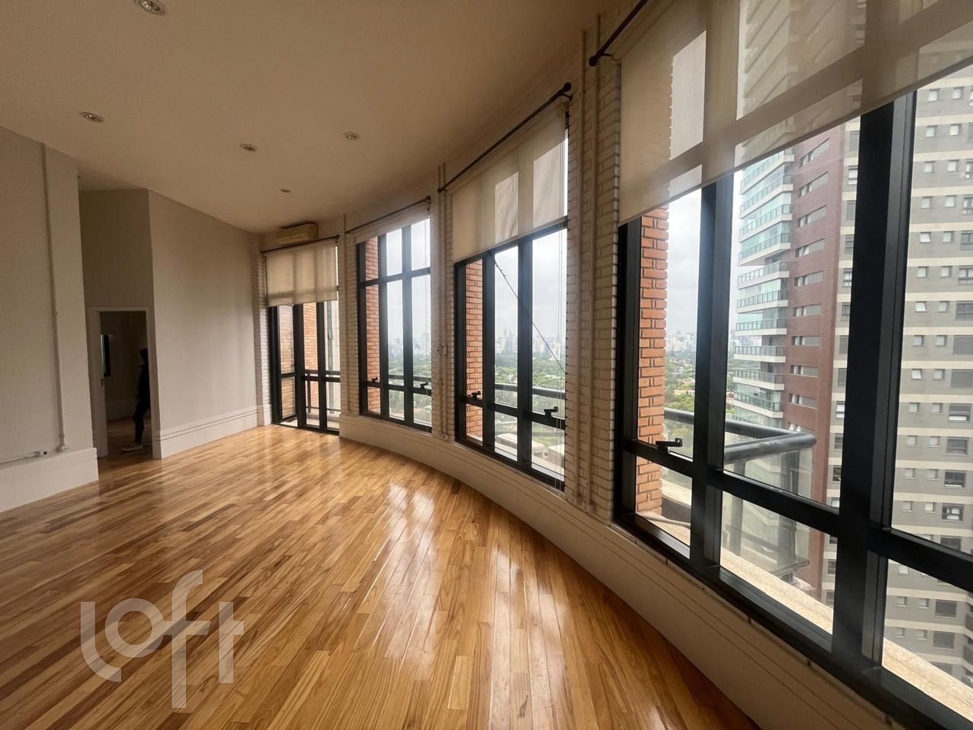 Apartamento à venda com 2 quartos, 146m² - Foto 2