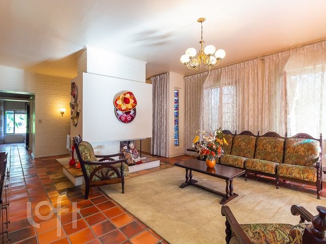 Casa com 261m², 4 dormitórios, 1 suíte, 4 vagas, São João em Porto Alegre