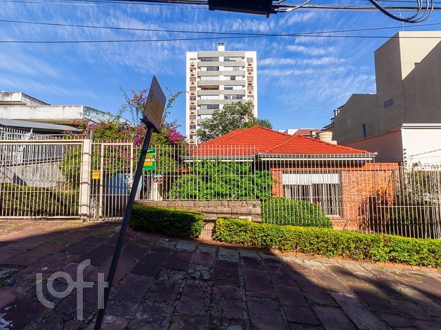 Casa com 261m², 4 dormitórios, 1 suíte, 4 vagas, São João em Porto Alegre