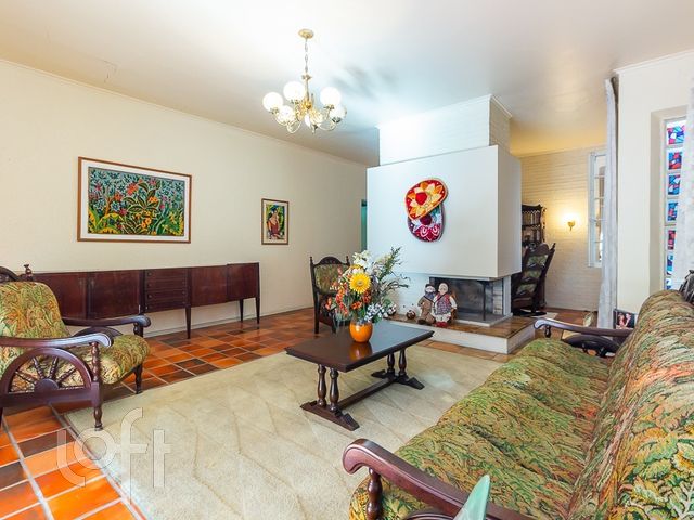 Casa com 261m², 4 dormitórios, 1 suíte, 4 vagas, São João em Porto Alegre