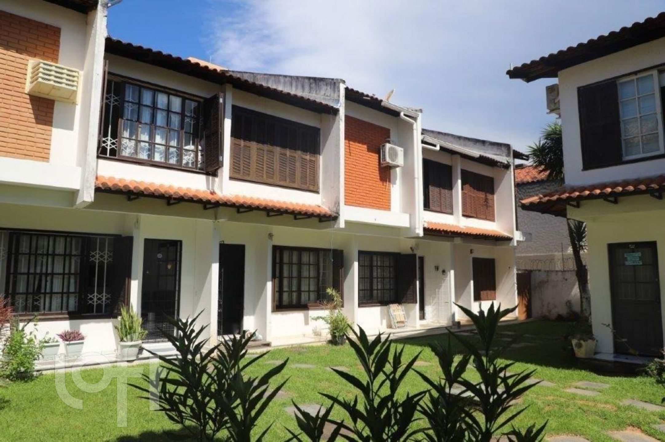 Casa Residencial com 65m², 2 quartos, 1 garagem, no bairro Canasvieiras em Florianópolis