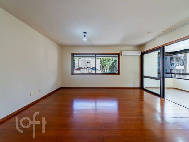 Apartamento com 122m², 3 dormitórios, 1 suíte, 2 vagas, Petrópolis em Porto Alegre