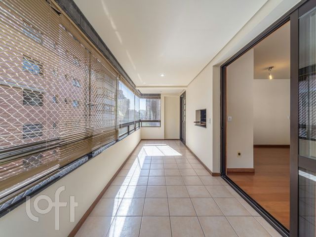 Apartamento com 122m², 3 dormitórios, 1 suíte, 2 vagas, Petrópolis em Porto Alegre