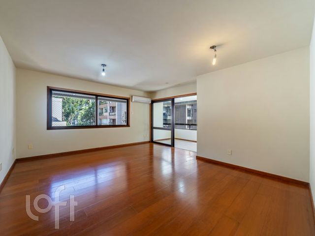 Apartamento com 122m², 3 dormitórios, 1 suíte, 2 vagas, Petrópolis em Porto Alegre