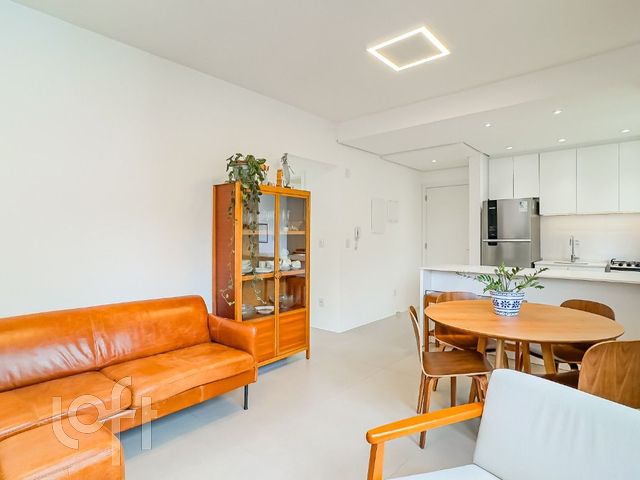 Apartamento com 58m², 2 dormitórios, 1 suíte, 2 vagas, São João em Porto Alegre