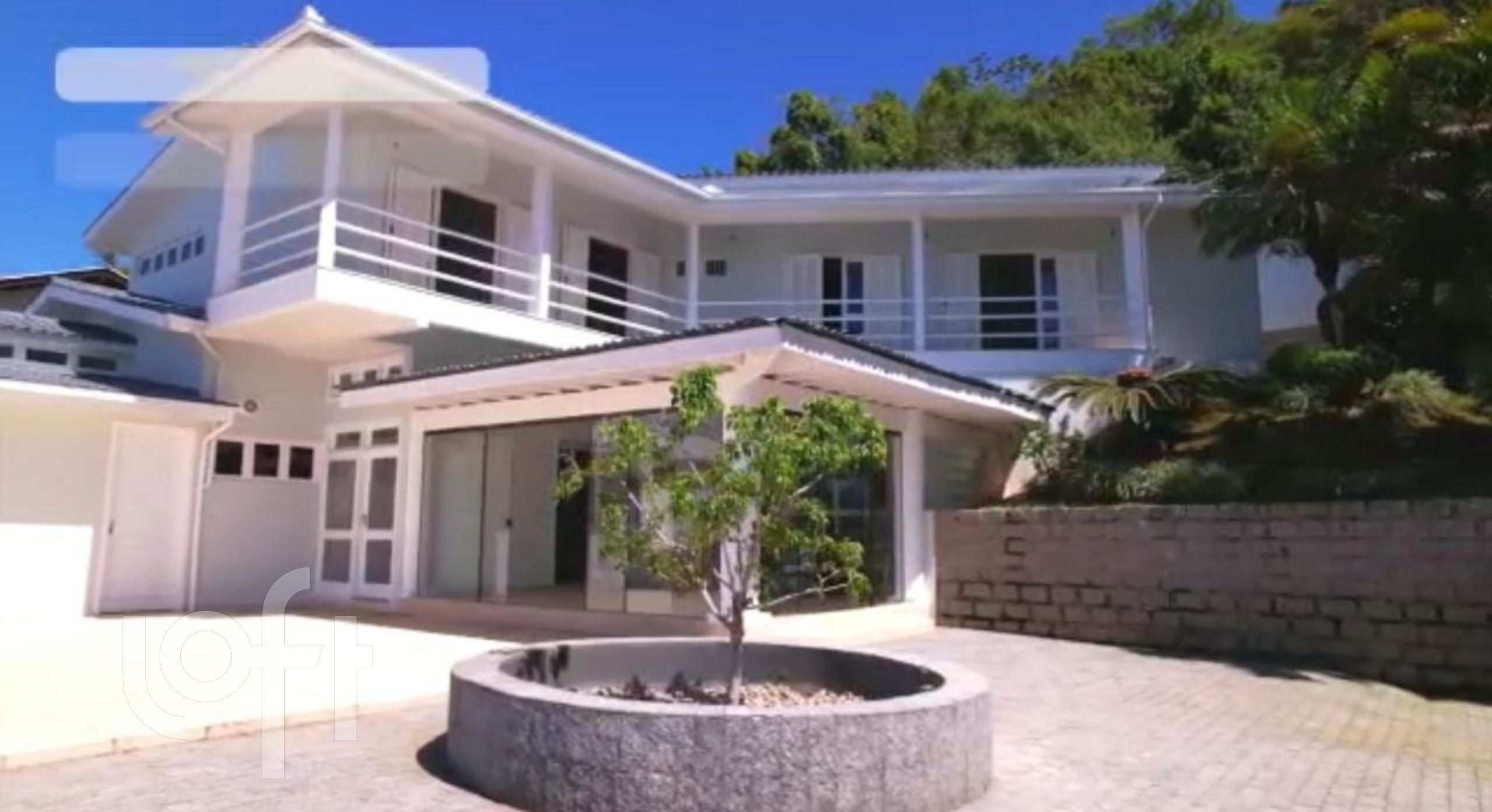 Casa à venda em Ponta de Baixo com 375 m², 4 quartos, 2 suítes, 5 vagas