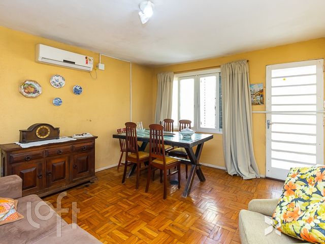 Casa com 184m², 3 dormitórios, 1 suíte, 1 vaga, Menino Deus em Porto Alegre