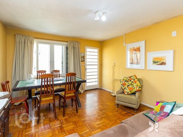 Casa com 184m², 3 dormitórios, 1 suíte, 1 vaga, Menino Deus em Porto Alegre