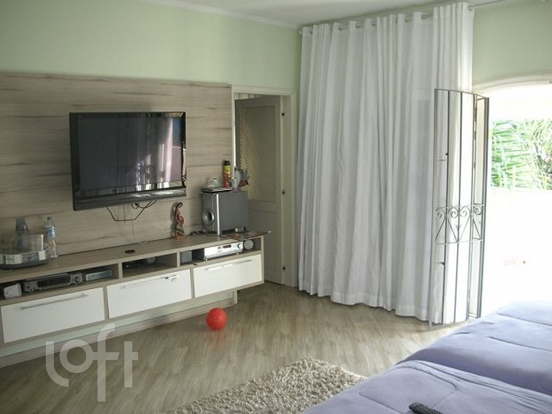 Casa à venda com 3 quartos, 329m² - Foto 1