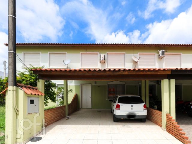 Casa com 110m², 3 dormitórios, 2 vagas no bairro Igará em Canoas para Comprar