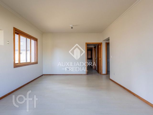Apartamento com 100m², 3 dormitórios, 1 suíte, 2 vagas, Petrópolis em Porto Alegre