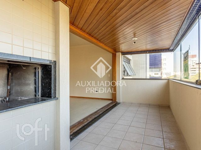 Apartamento com 100m², 3 dormitórios, 1 suíte, 2 vagas, Petrópolis em Porto Alegre