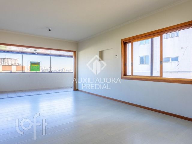 Apartamento com 100m², 3 dormitórios, 1 suíte, 2 vagas, Petrópolis em Porto Alegre