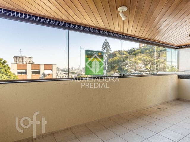 Apartamento com 100m², 3 dormitórios, 1 suíte, 2 vagas, Petrópolis em Porto Alegre