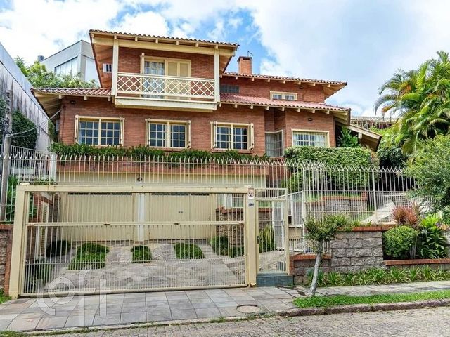Casa com 360m², 4 dormitórios, 3 suítes, Três Figueiras em Porto Alegre