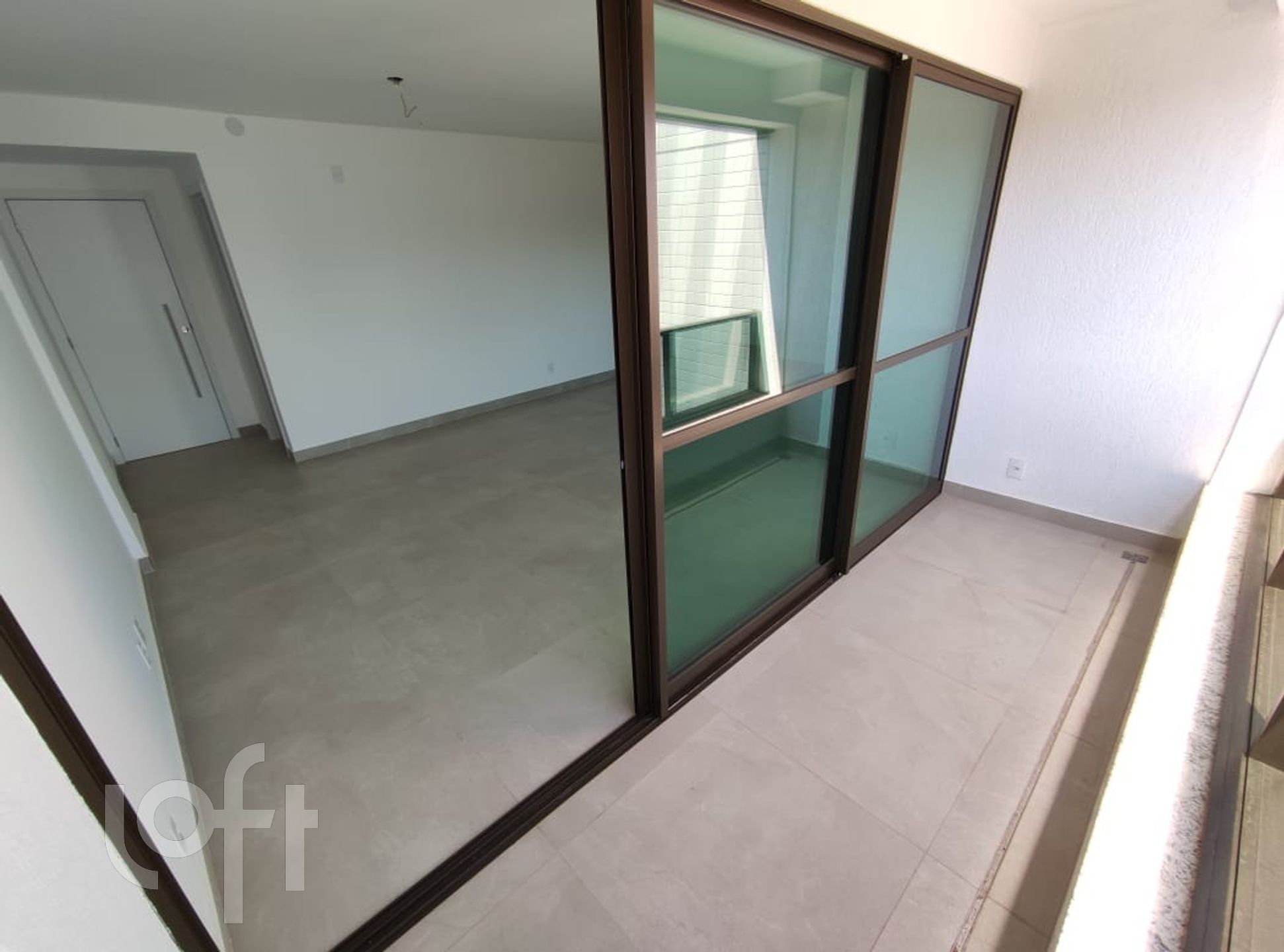 Apartamento à venda com 4 quartos, 134m² - Foto 2